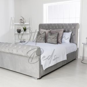 Chesterfield sleigh bed no beading 2
